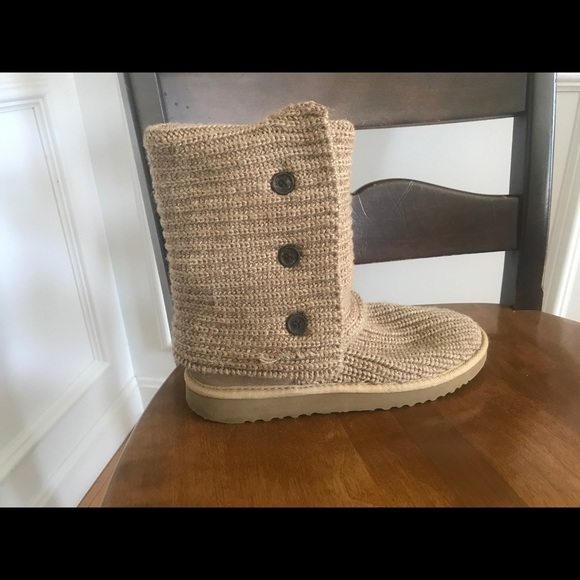UGGS - Picture 1 of 6